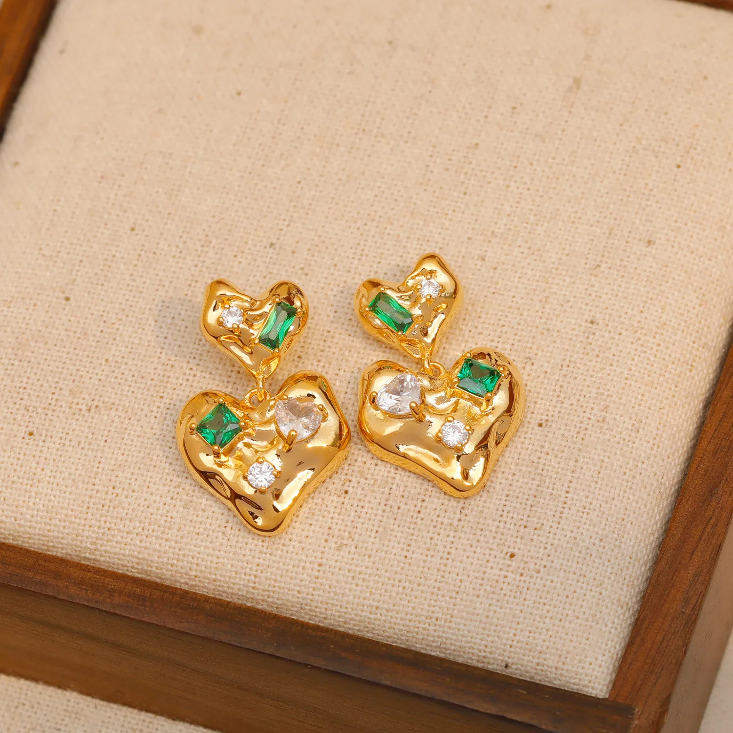 

Женские серьги-гвоздики из серебра 2024 пробы с цирконом