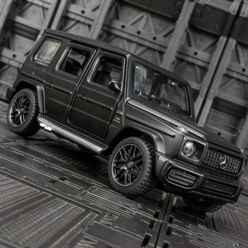 1:32 Benzs G63 G65 SUV Alloy Car Model Diecast Metal Off-road Vehicles Car Model Simulation Sound and Light Collection kids Gift 4