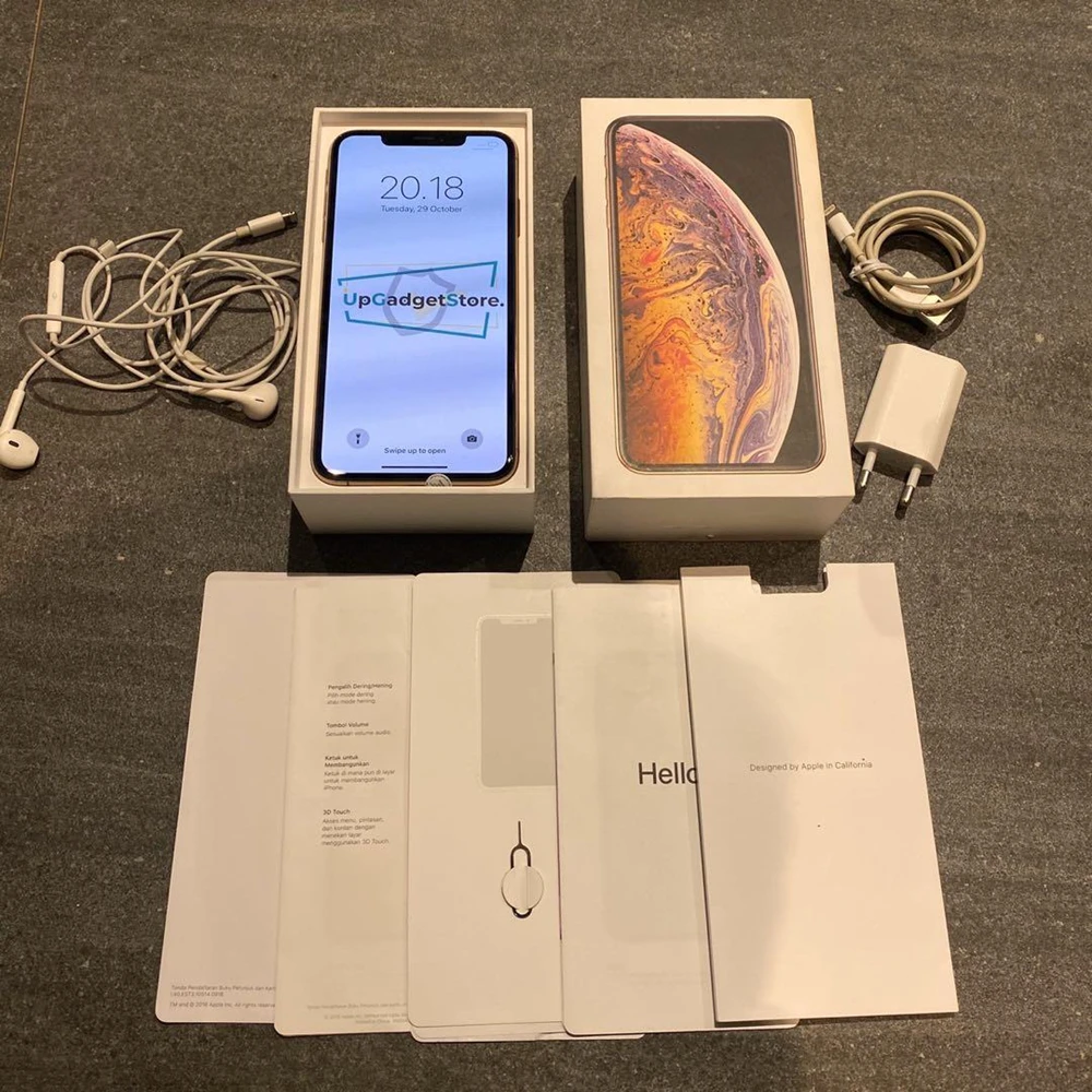 Apple iPhone XS Unlocked Mobile Phone 5.8\