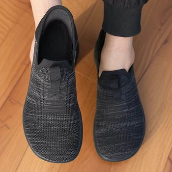 2025 جديد شبكة أحذية الصيف خفيفة الوزن الرجال خفيفة الوزن لينة سوليد حذاء كاجوال جودة عالية الانزلاق على الشقق الذكور أحذية مشي 3