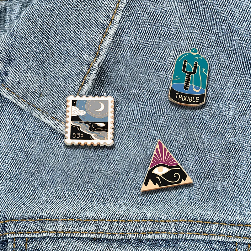 

Vintage Oil Painting Stamps Brooches Mysterious Triangles Eye of Egypt Lapel Pin Creative TROUBLE Enamel Badge Kids Jewelry Gift
