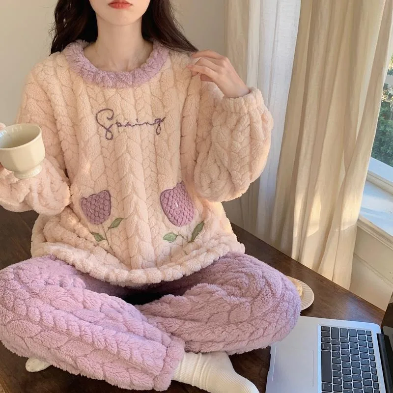 

2024 New Coral Velvet Pajamas Women Autumn Winter Sleepwear Thick Velvet Suit Sweet Tulip Loungewear Warm Flannel Loose Homewear