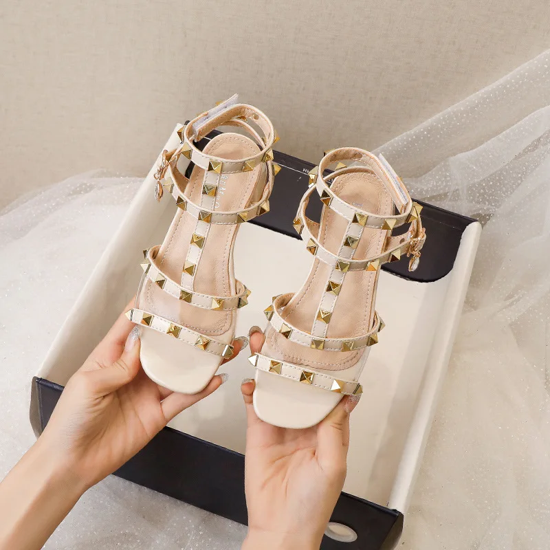 

Children's Shoes 2023 Summer New Hollow Open-toe Sandals with Rivets Classic Kids Fashion Girls Princess Simple Low Heels Shoes