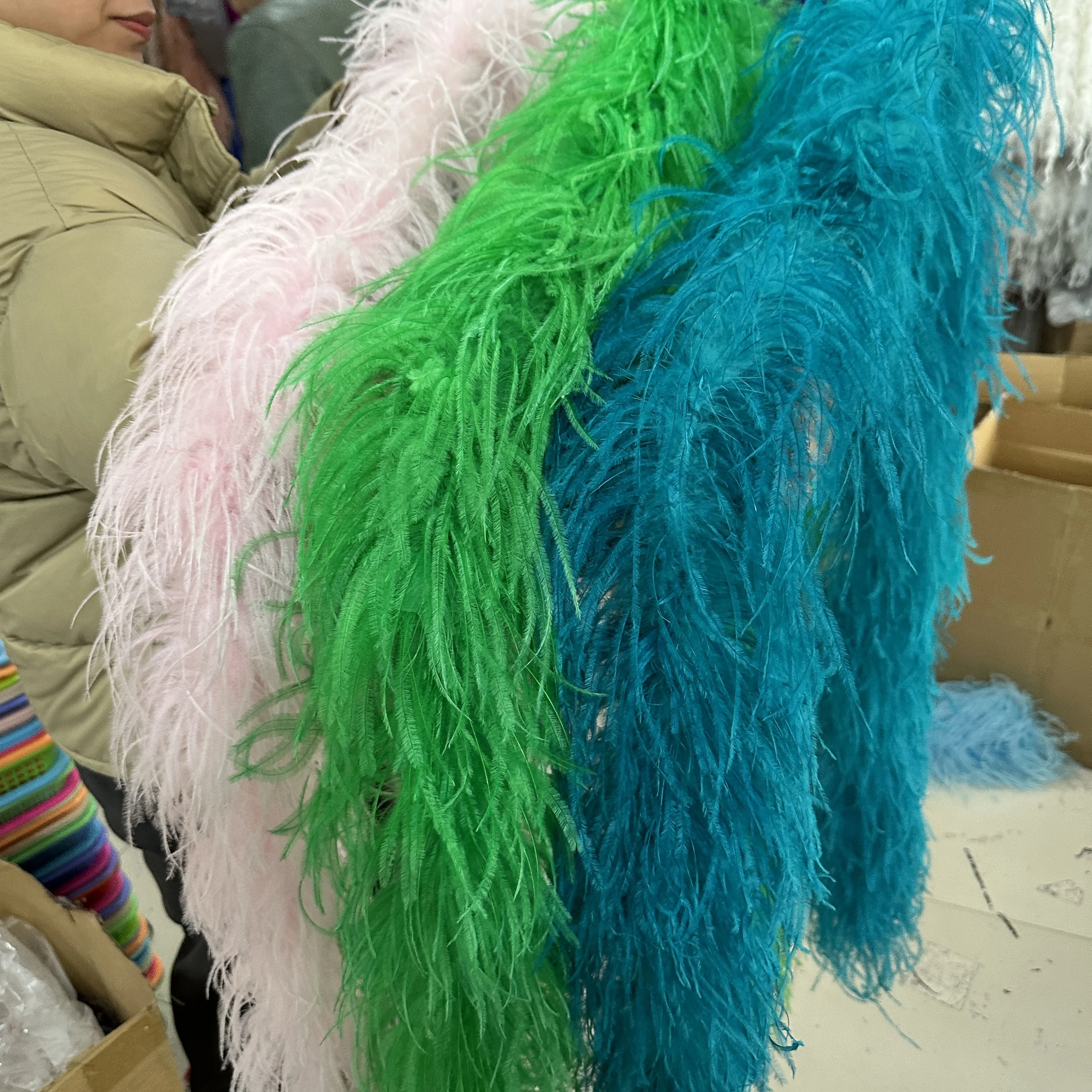 2M Thick Ostrich Feathers Boa 1-20ply Natural Ostrich Boa Scarf Fluffy Feather Trim for Clothig Wedding Dress Decor plumas Shawl