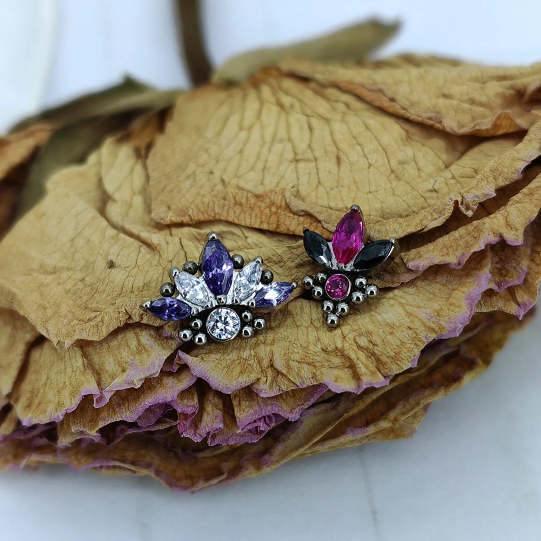 Hot Sale Titanium Piercing Labret Jewelry Black Zirconia Cluster Internally Threaded Titanium Labret Body Jewelry