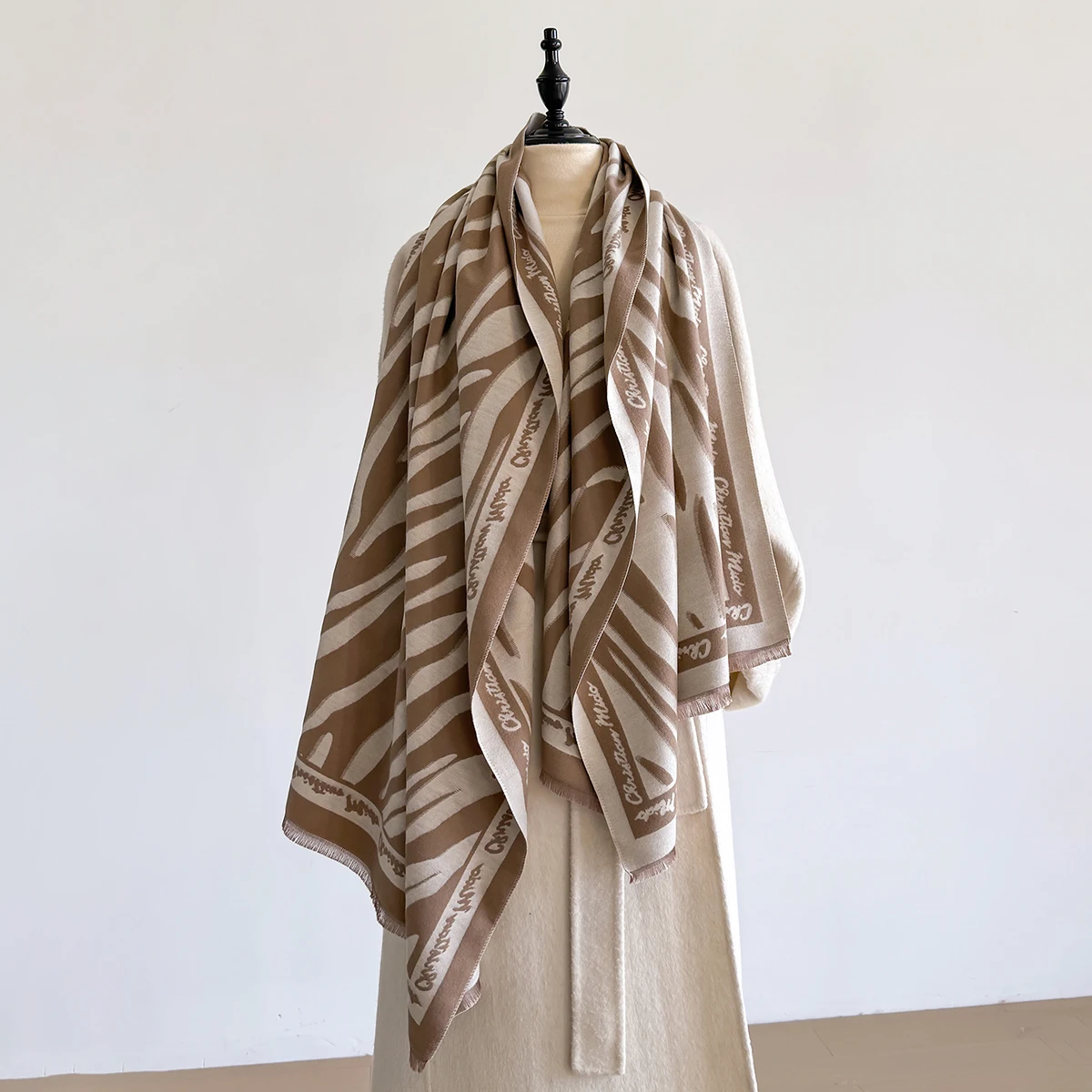 2025 New Fashion Leopard Print Cashmere Scarf Winter Shawls Female Autumn Thickened Warm Women Tassel Wraps Outdoor Neck Scarfs