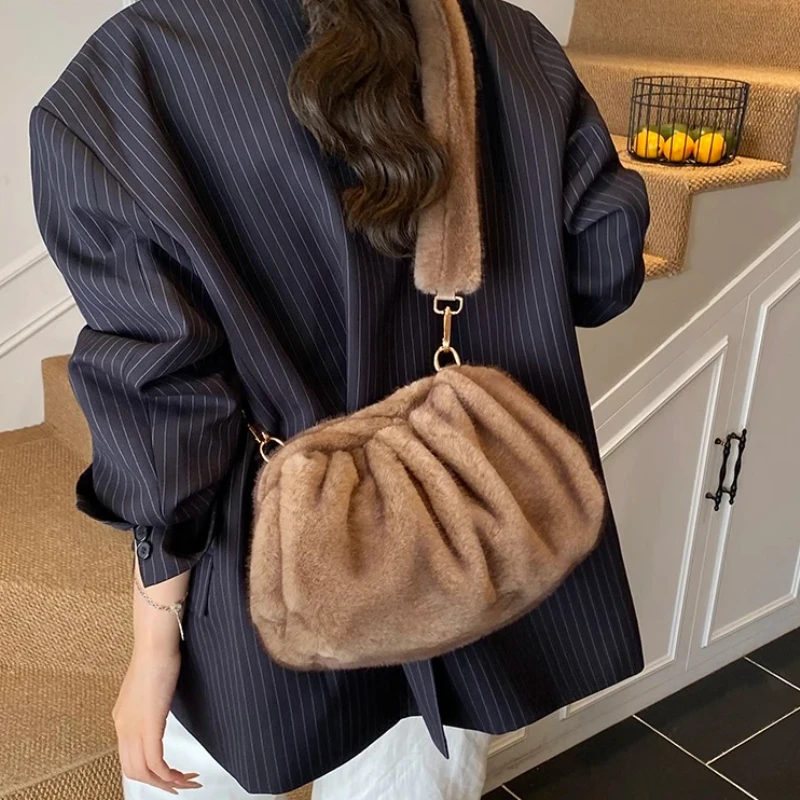 Fashionable Wrinkled Cloud Bag Soft Faux Fur Small Shoulder Bags for Women 2026 Winter Trend Korean Plush Handbags Crossbody Bag