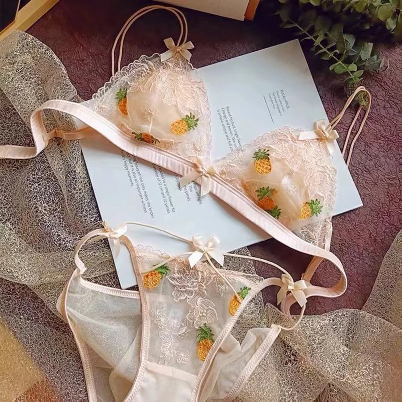 

French Sexy Pure Desire Small Breast Underwear Embroidered Mesh Lace Ultra Thin Steel Ring Free Triangle Cup Bra Set for Girls