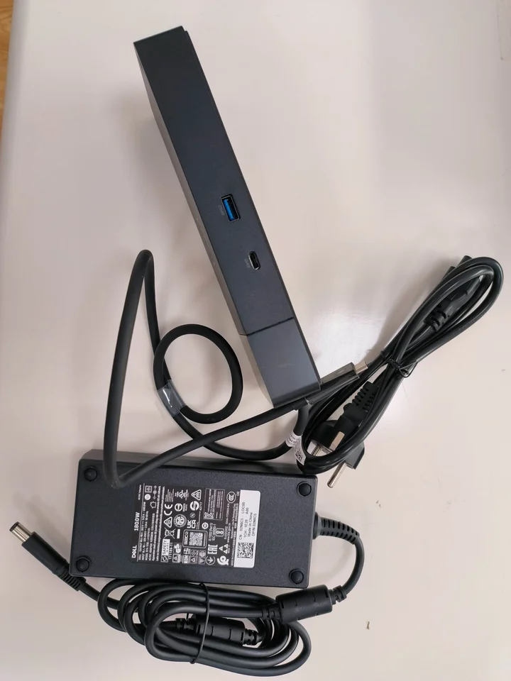 分配器・切替器 Dell Thunderbolt4 Dock WD22TB4 180w 分配器・切替器 Dell Thunderbolt4 Dock WD22TB4 180w Amazon.com