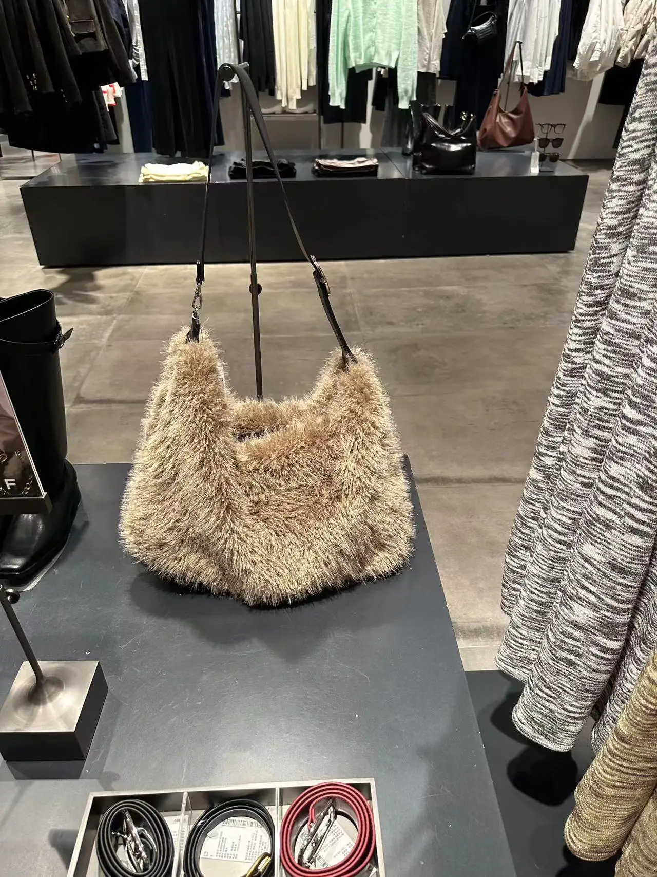 Autumn Winter Plush Handbag for Women New Style Plush Single Shoulder Square Bag Large Capacity Solid Color Commuter Tote Bag