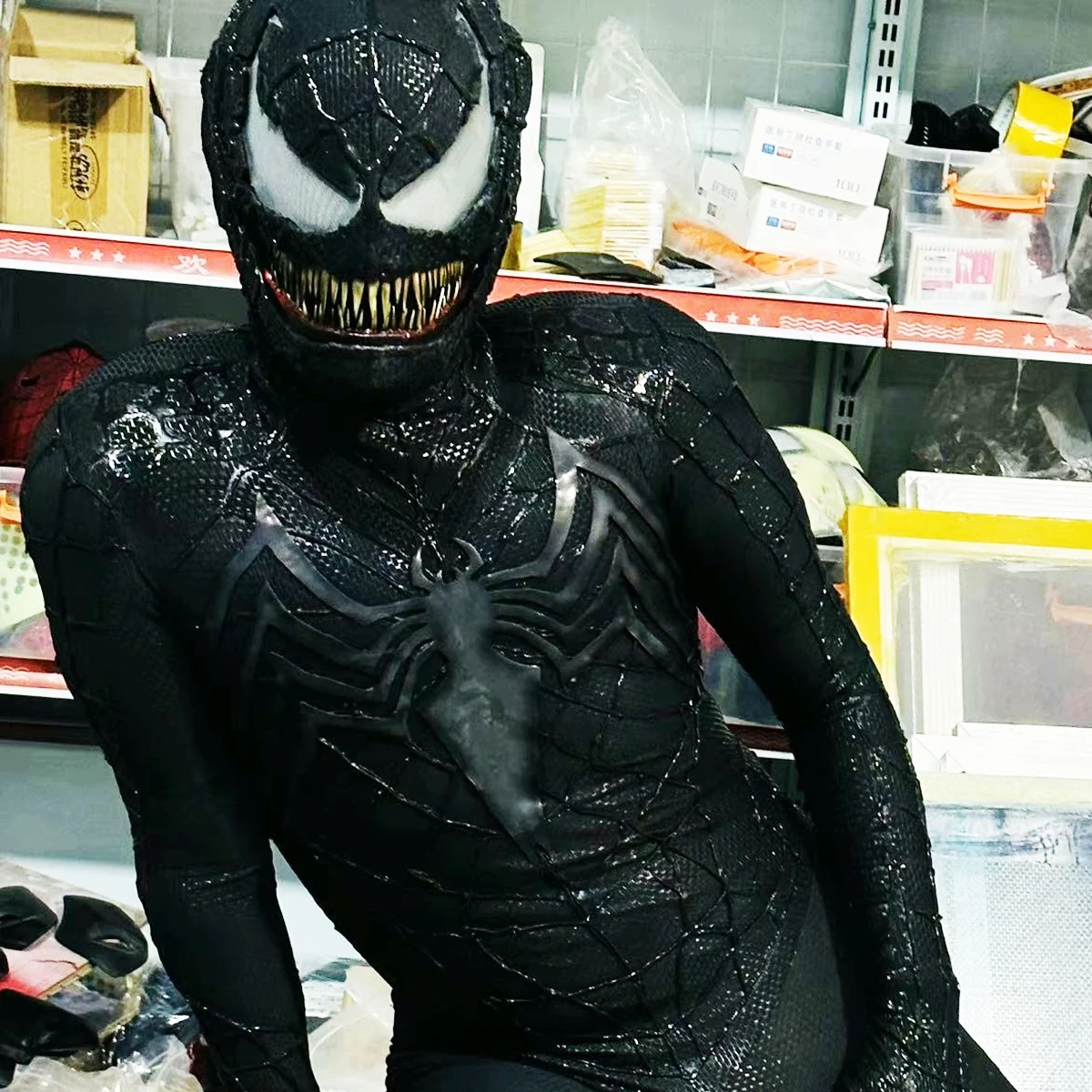【joyydesign】新品 ヴェノム スパイダーマン 3Dマスク あご可動式 ヴェノム スパイダーマン スーツ マスク付き 可動式顎 1:1 3Dカラー