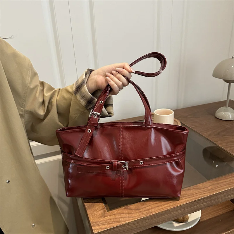 Luxury Wine Red Underarm Bag for Women Autumn/Winter Retro Commuter Shoulder Bag Casual Large Capacity Rivets Belt Totes
