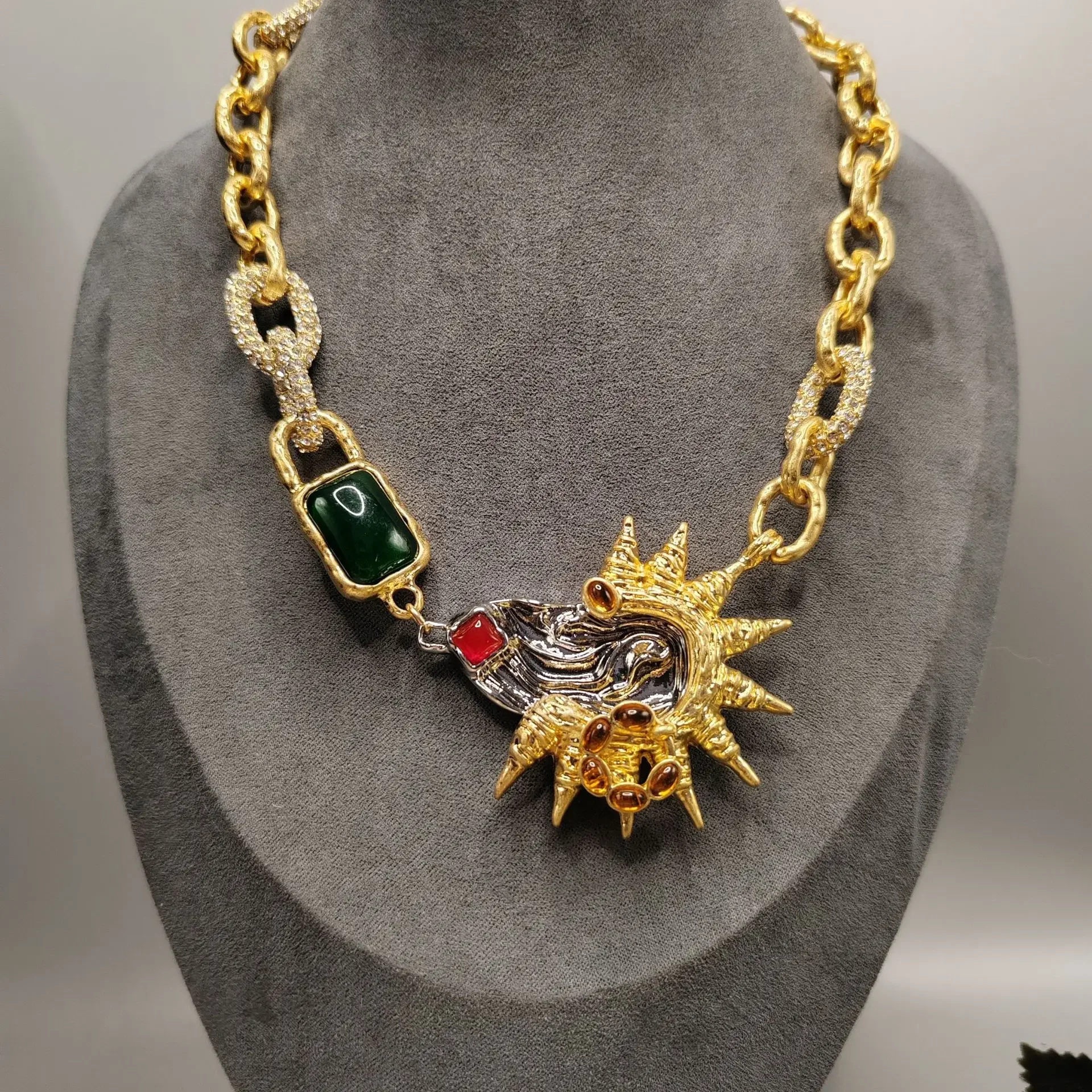 

European and American Retro Gold-plated Heavy Industry Inlaid Stylish Women's Pendant Necklace Jewelry