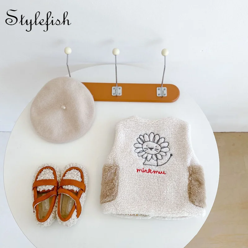 

2022 unisex baby sleeveless vest lion embroidered plush thickened warm baby 0-3 years old cardigan cotton-padded jacket coat