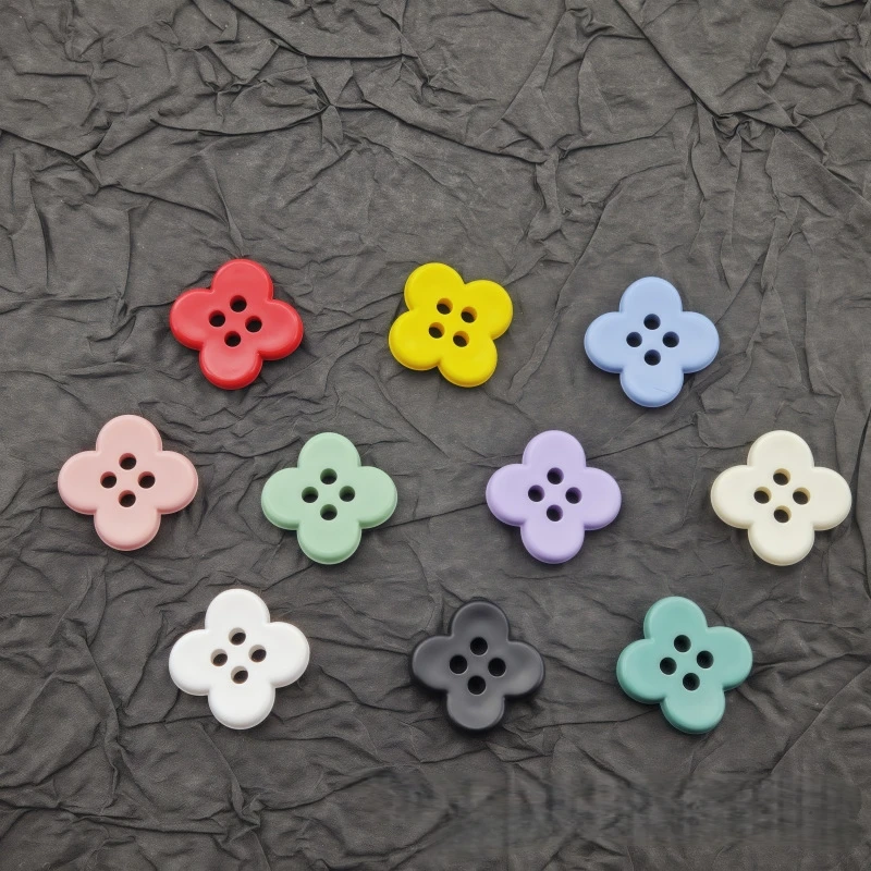 50 Stück gemischte Farben-Cartoon-Harz-Blumenknöpfe mit vier Blütenblättern zum Nähen, Stricken, DIY-Kleidung und Basteln – 15 mm Durchmesser – Detail 1