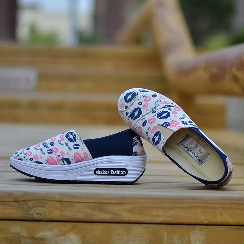 Platform Slip on Canvas Women Sneaker Ladies Fashion Print Casual Comfortable Flat Loafers Sport Casual Platform Sneaker Female