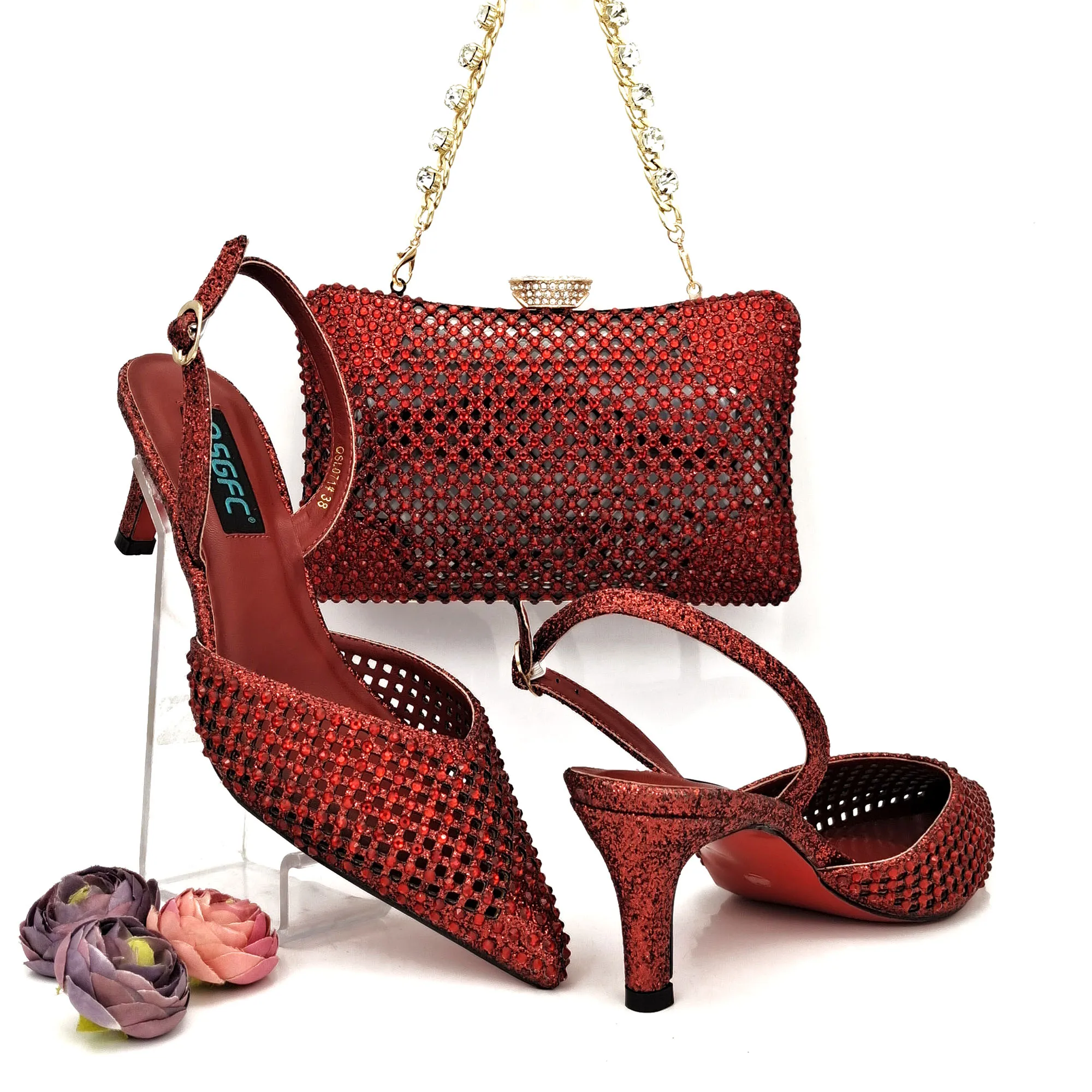 

2023 Italian Design Classic Noble Sandals Matching Solid Bag Embossed Varnish Style Shoe Bag Big Diamond Decoration