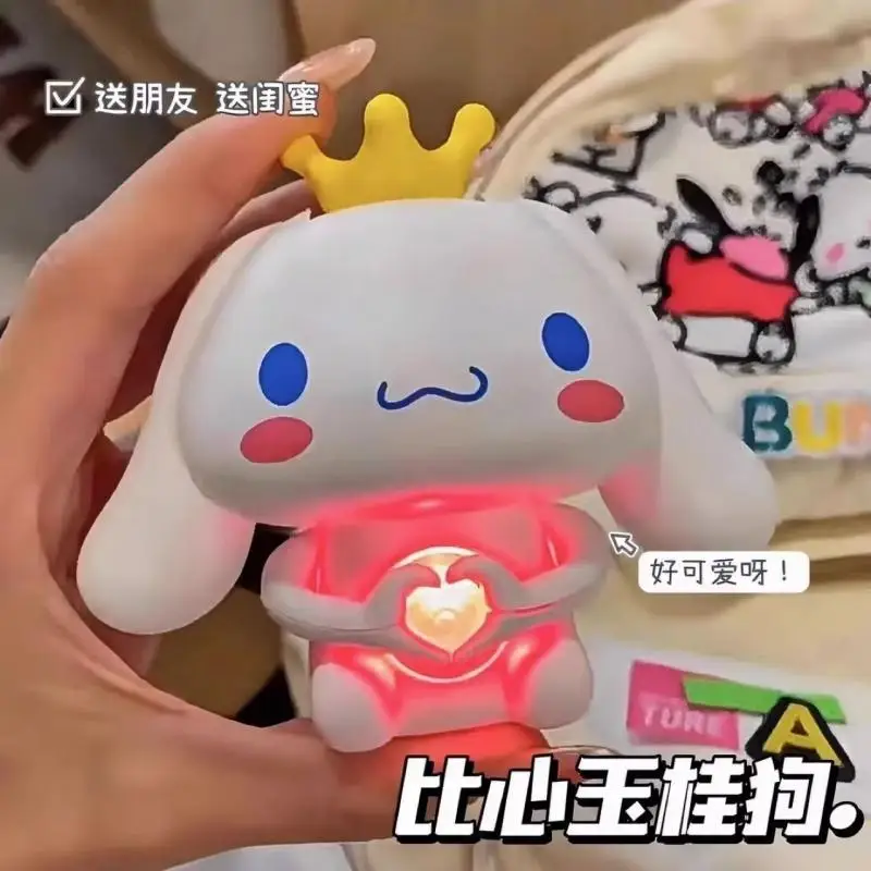 

Sanrioed аниме мультфильм Cinnamoroll светящиеся маленькие игрушки кавайная креативная светящаяся модель игрушки аксессуары украшения праздничные подарки