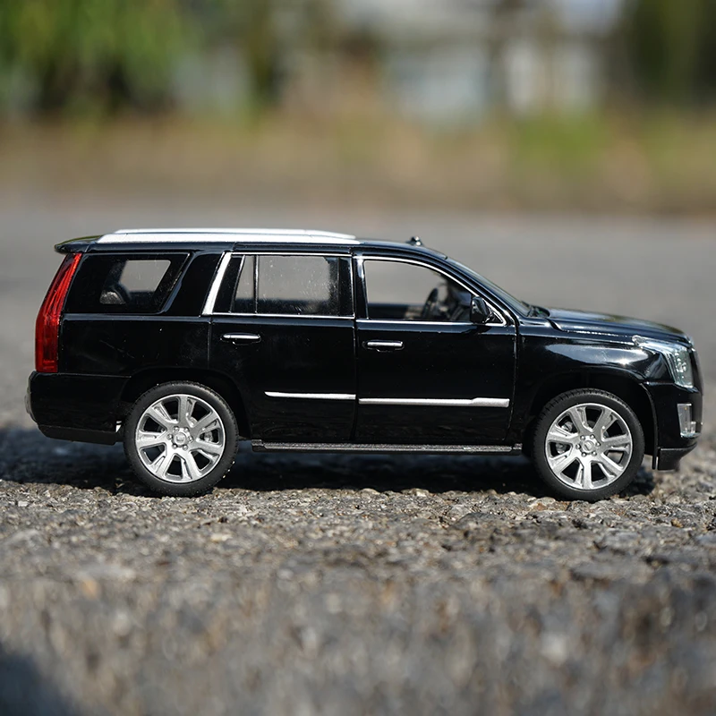 WELLY 1:27 Cadillac Escalade 2017 SUV Alloy Car Diecasts & Toy Vehicles Car Model Miniature Scale Model Car Toy For Children 4