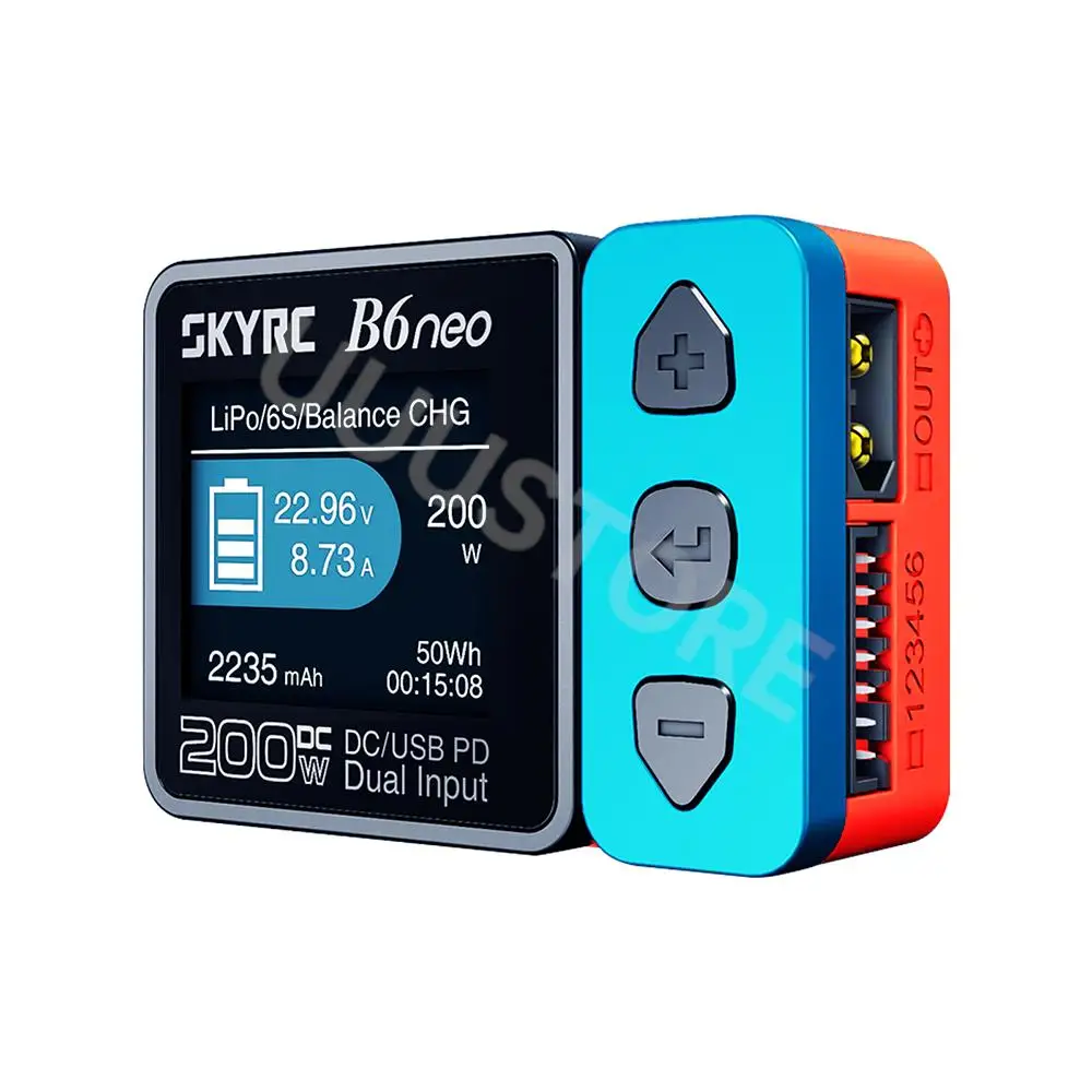 Chargeur SkyRC B6neo 200W connecté à une batterie LiPo via XT60, prêt à charger.