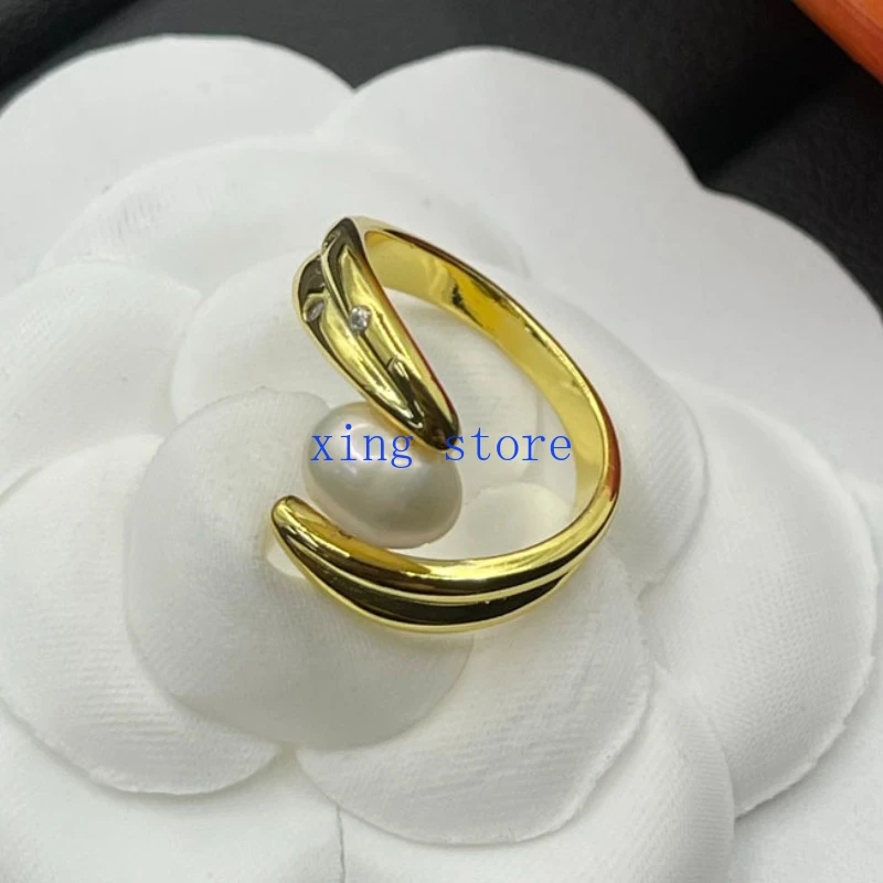 2024 Fashion New Classic Round Cut Crystal Inlaid Geometric Women's Ring