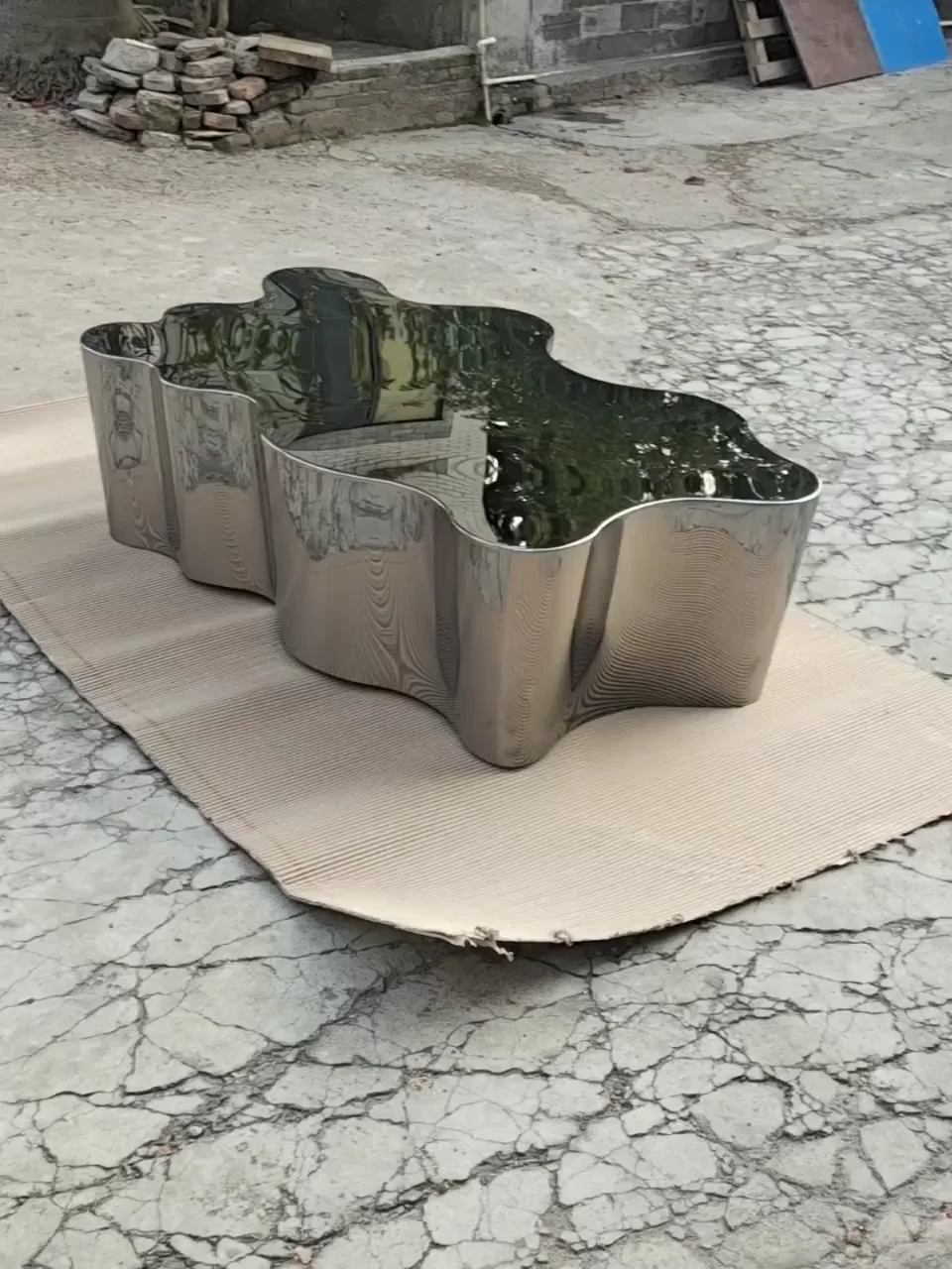 

Итальянский минималистичный специальный серебристый Блестящий кофейный столик из нержавеющей стали, дизайнерский оригинальный креативный клубный журнальный столик