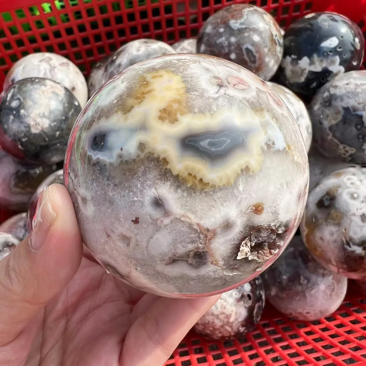 

Natural crystal Argentine black cherry blossom ball