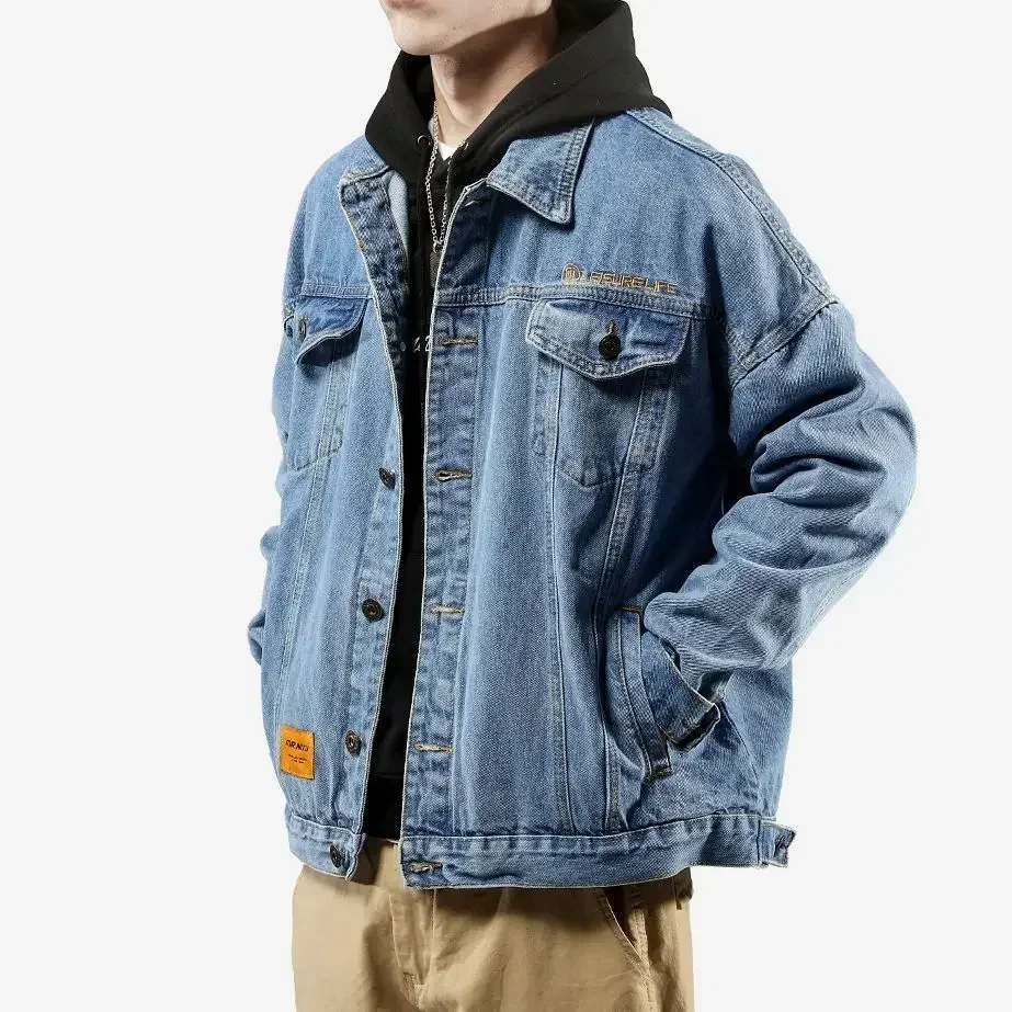 thumbnail image 1 of Chaqueta vaquera azul con botón bordado para hombre, chaqueta vaquera gris para otoño, abrigos vaqueros para hombre, venta al por mayor, precio bajo, elástica, holgada, Y2k, vaquera coreana, 1 of 4