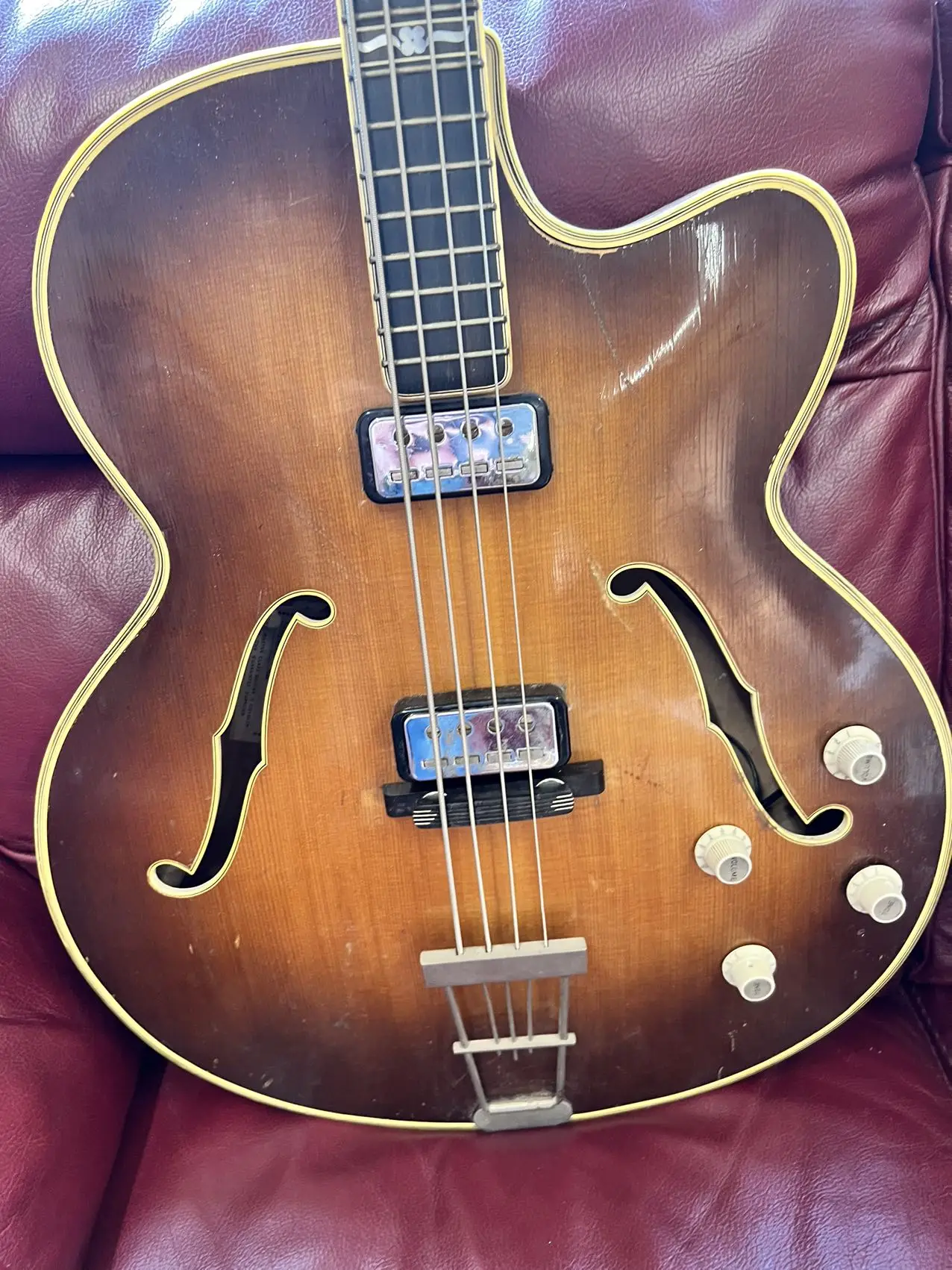 Hofner Jazz Bass Vintage Hollow Body Bass Di Seconda Mano 1962 Bass Elettrico 4 Corde