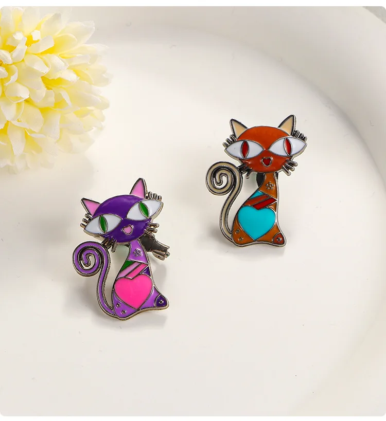Charming Cat Shaped Vintage Brooch for Women