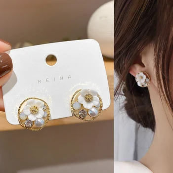 Fresh Korean Fashion Flower Stud Earrings For Women Jewelry 2025 Trending New Women's Vintage Zircon Pearl Art Circle Earrings