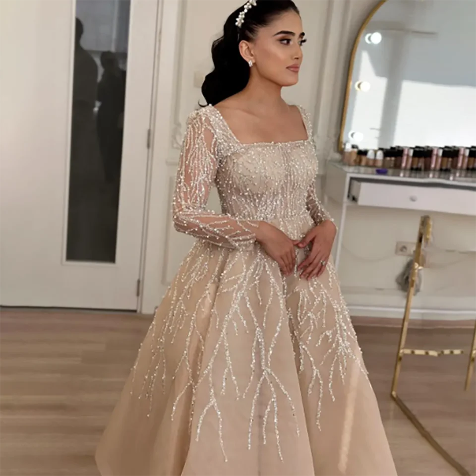 Maßgeschneidertes Luxus-Prinzessinnen-Brautkleid mit Kristallperlen, Bootsausschnitt, langen Ärmeln, Ballkleid-Stil, 2026, rückenfrei, mit Schleppe – Detail 4