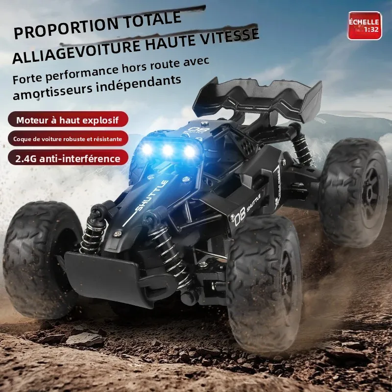 Vue arrière de la voiture RC haute vitesse en alliage 1:32 avec contrôle 5 canaux 2,4 GHz, double vitesse, suspension indépendante, éclairage multi-LED