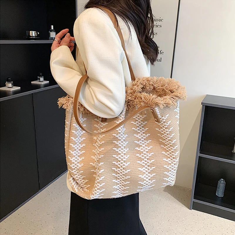 حقائب نسائية عصرية ذات مقبض علوي، مصممة للاستخدام...