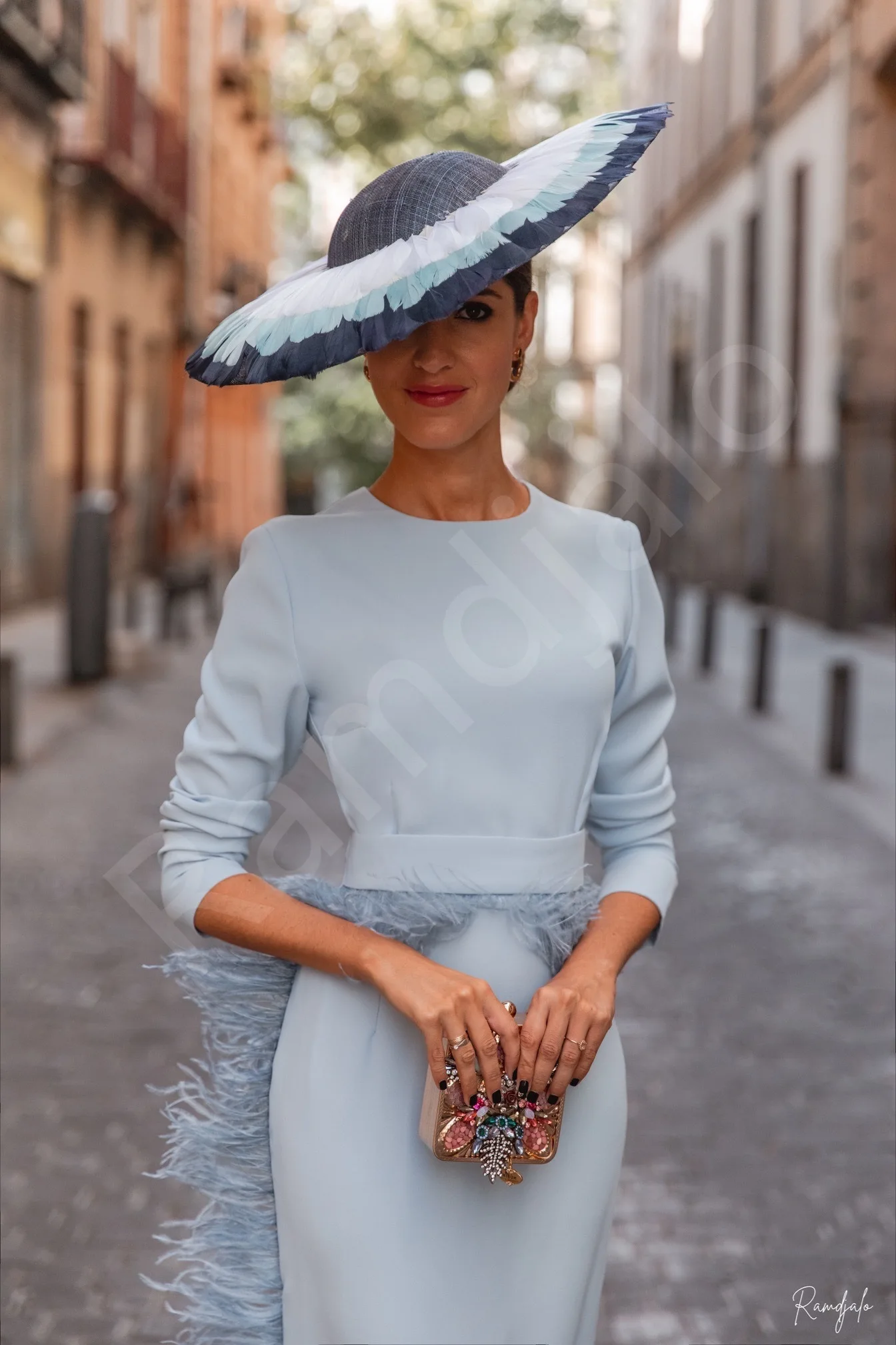 Robes de luxe pour la mère de la mariée, fête de mariage, invité, quelle que soit la longueur de rinçage, bleu pastel, manches longues, plumes d'autruche, taille