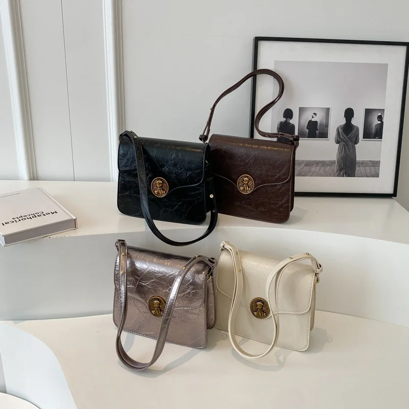 

2024 New Women Soft Leather Armpit Bags Vintage Flap Design Versatile Crossbody Cool Girl Out Casual Satchels Purses
