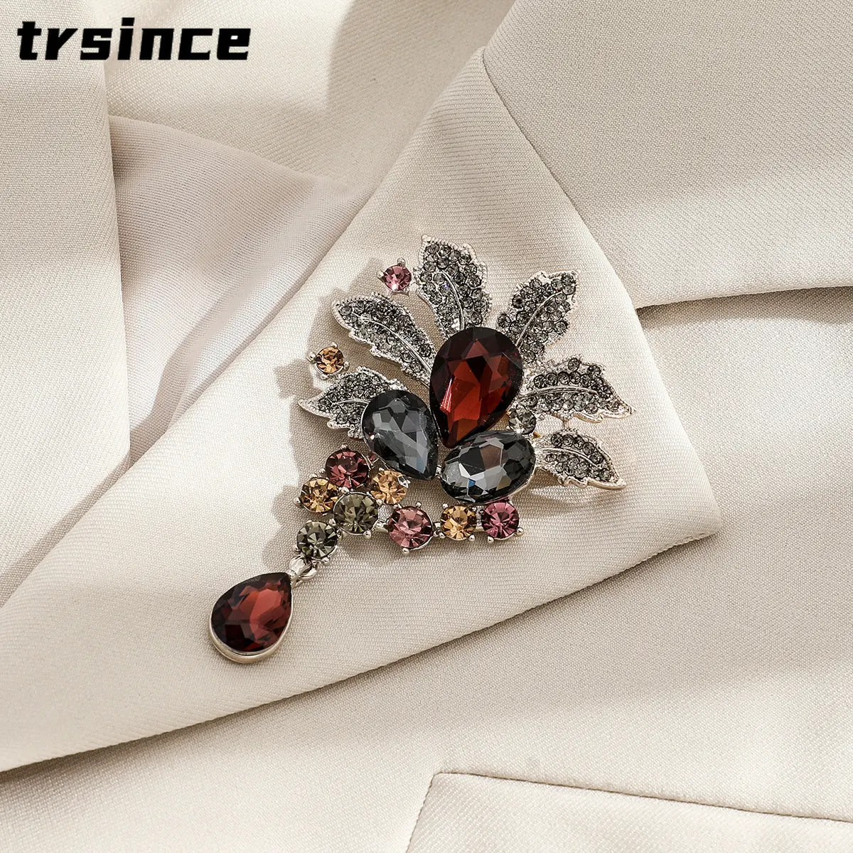 Classic Vintage Design Crystal Brooch Coat Corsage Decoration