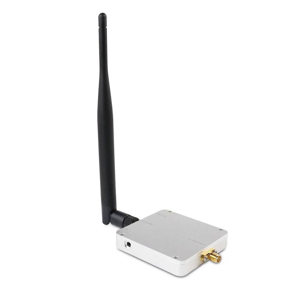 Amplificateur WiFi EDUP 4000mW installé avec antennes orientables, idéal pour améliorer la portée WiFi en 2,4/5,8 GHz