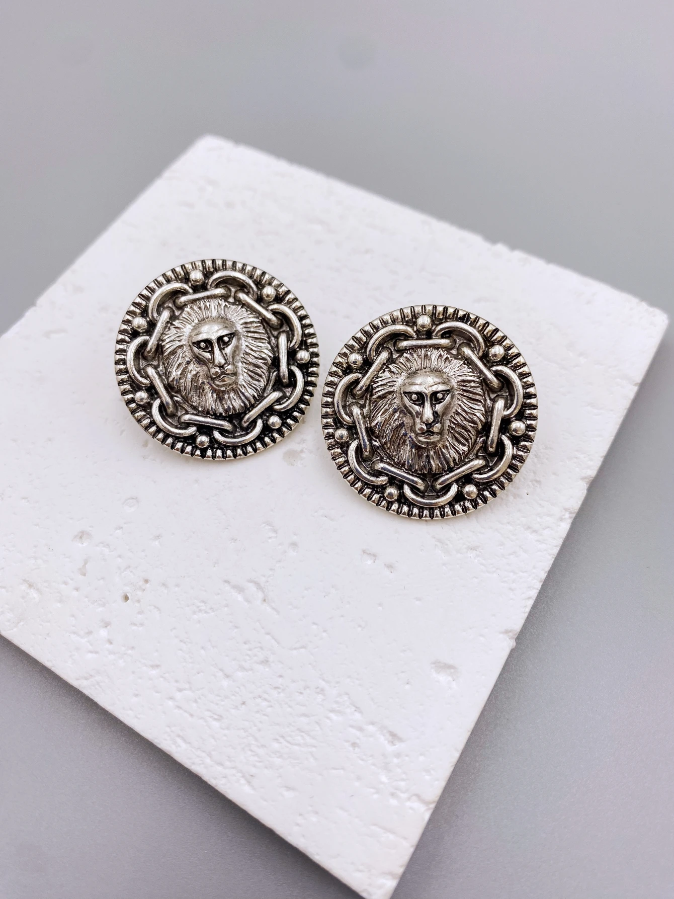 Vintage Style Zinc Alloy Lion Head Earrings for Women's Daily Wear earings for women