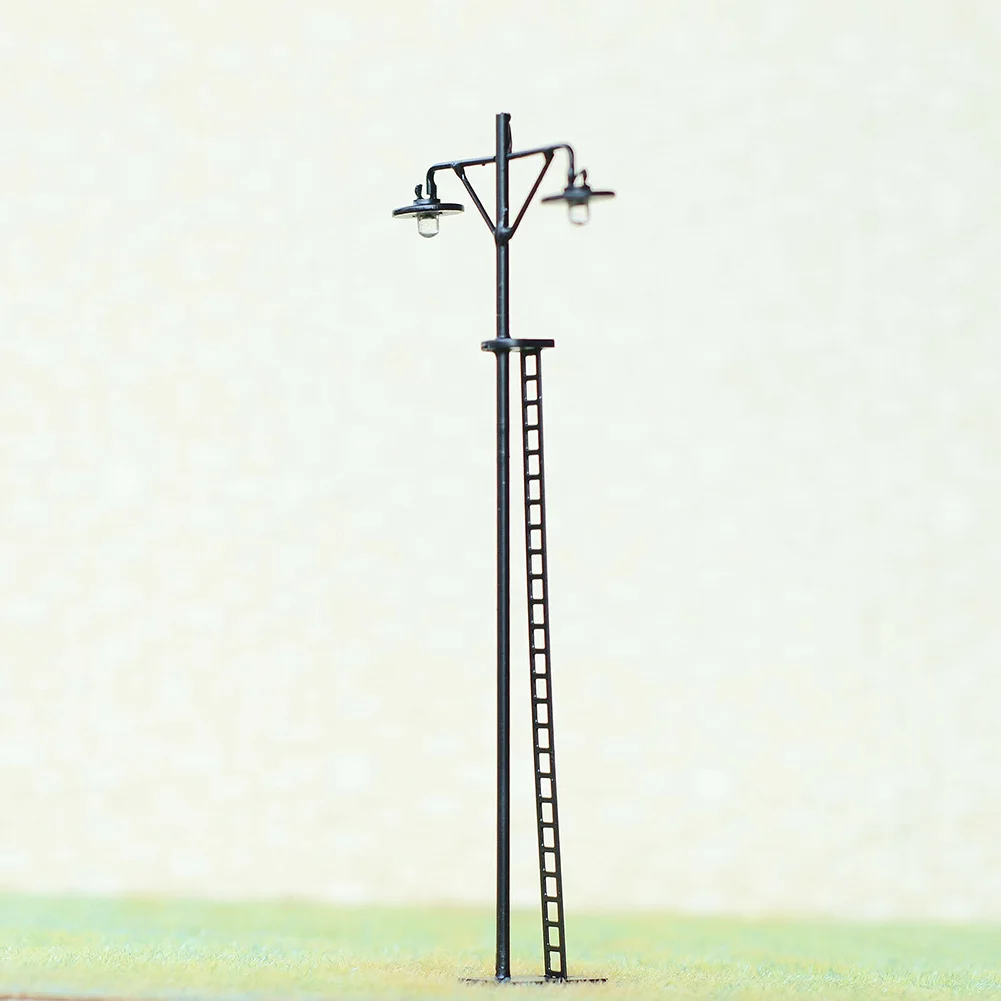 

4 X HO Scale LED Yard Light Model Train Railroad Street Station Lamp Post For OO/HO Scale Layouts Complete Painted Lights Decor