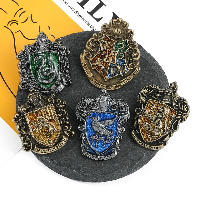 Danemark ge de la série Harry Potter, magicien, beau collège cool, broche  en métal, collection de films classiques, souvenir d'Halloween, accessoires  de cosplay, cadeaux - AliExpress