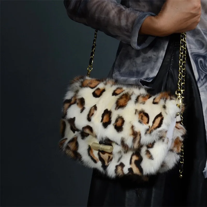 2023 Winter Fashion New Single Shoulder Crossbody Bag Real Fox Fur Ladies Designer Haute Couture Fluffy Fur Bag
