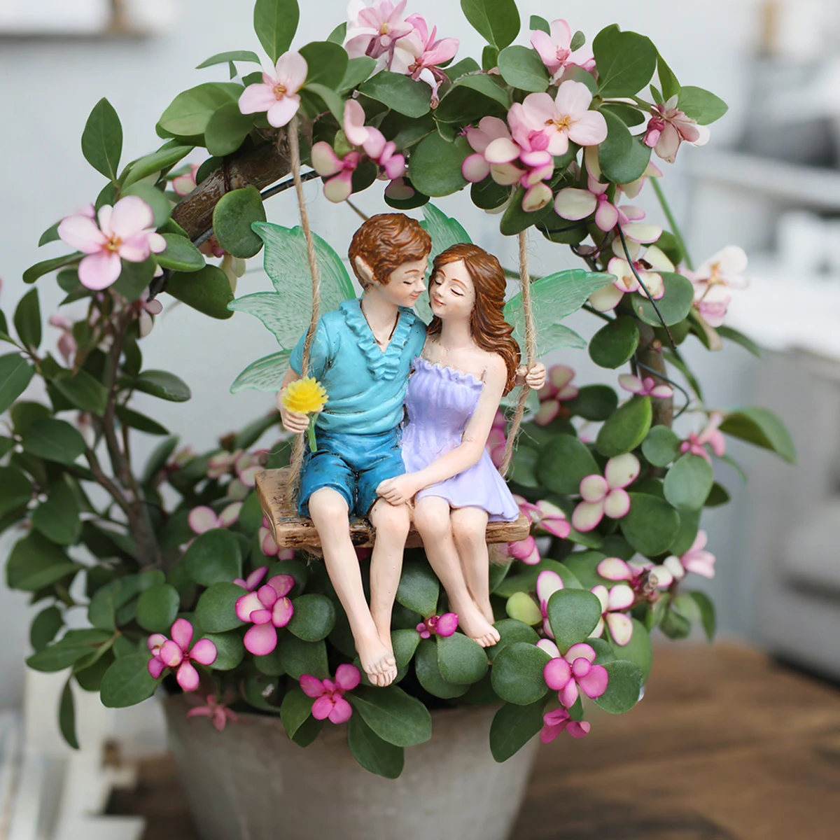 Resin couple swing flower fairy pendant spring outdoor courtyard garden lawn bonsai home decoration Valentine's Day gift resin ornaments garden decoration