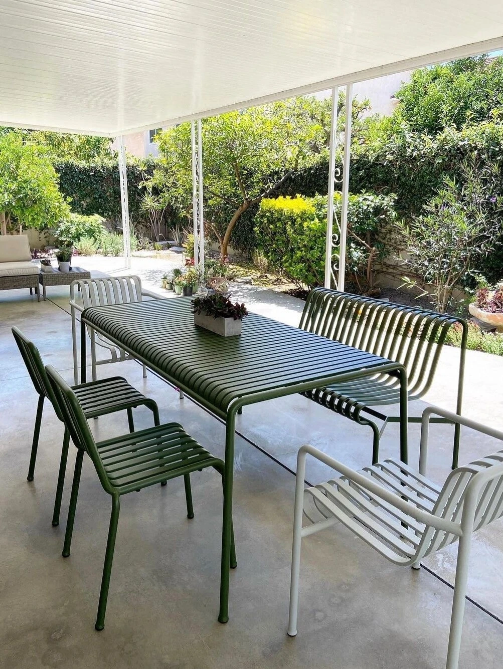 Рисунок 2 - Простой современный садовый железный