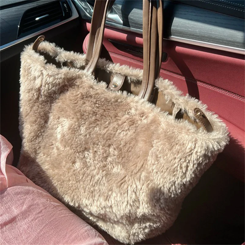 Large Capacity Women's Plush Shoulder Bag Luxury Faux Fur Shoulder Bag New Winter High Quality Plush Shoulder Bag
