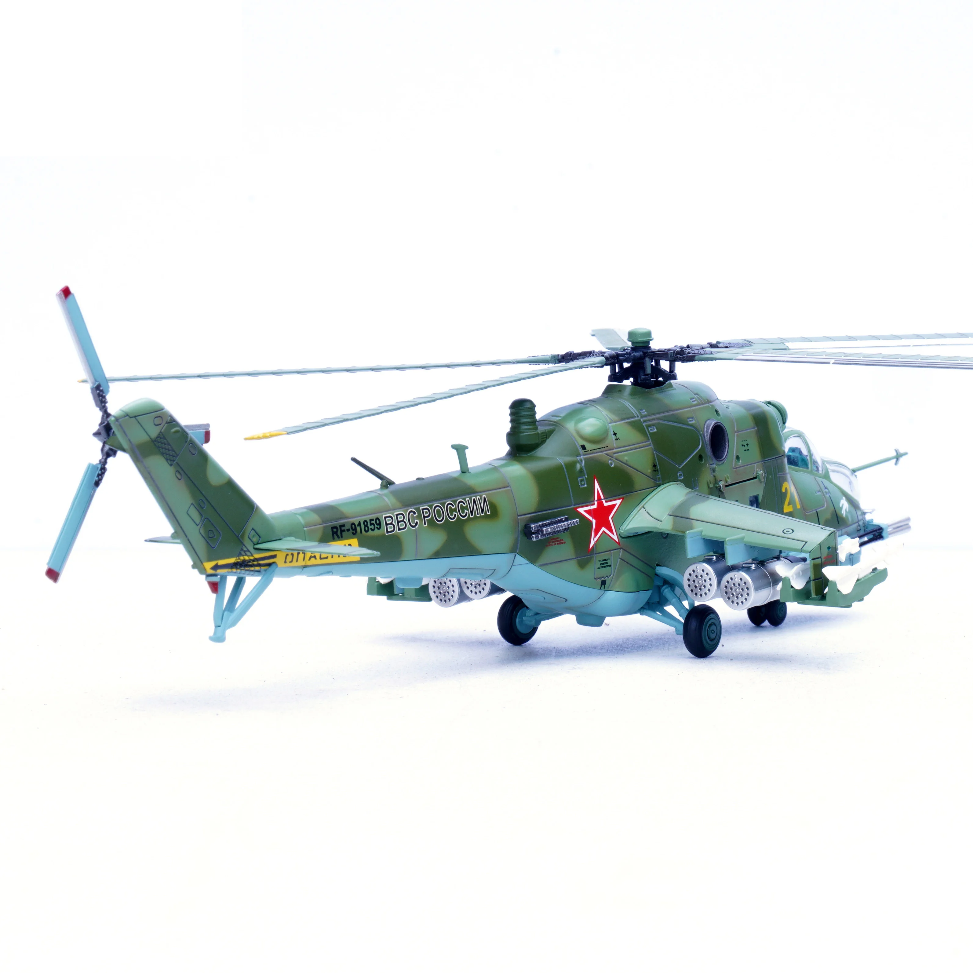 Model helikoptera Mi-24 1:72 od plastike i legure, 26 cm
