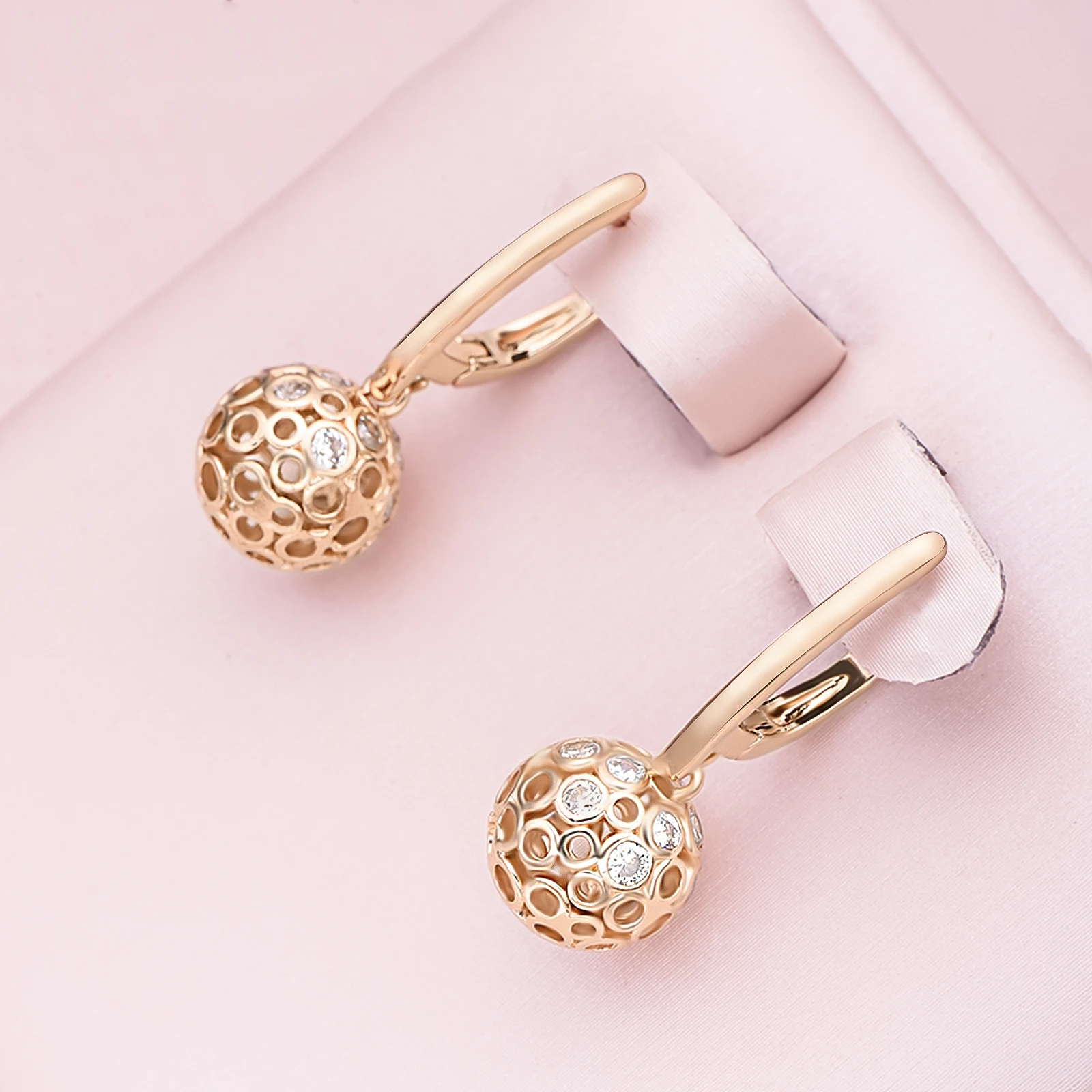 

Hanreshe Luxury Crystal Copper Stud Earrings Aesthetic Jewelry Female Accessories Party Round Zircon Earring Woman Gift