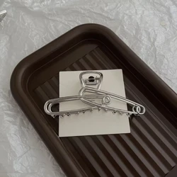 Elegant Metal Cross Chain Hair Grip Clip - Stylish Hair Accessory (Style 1)