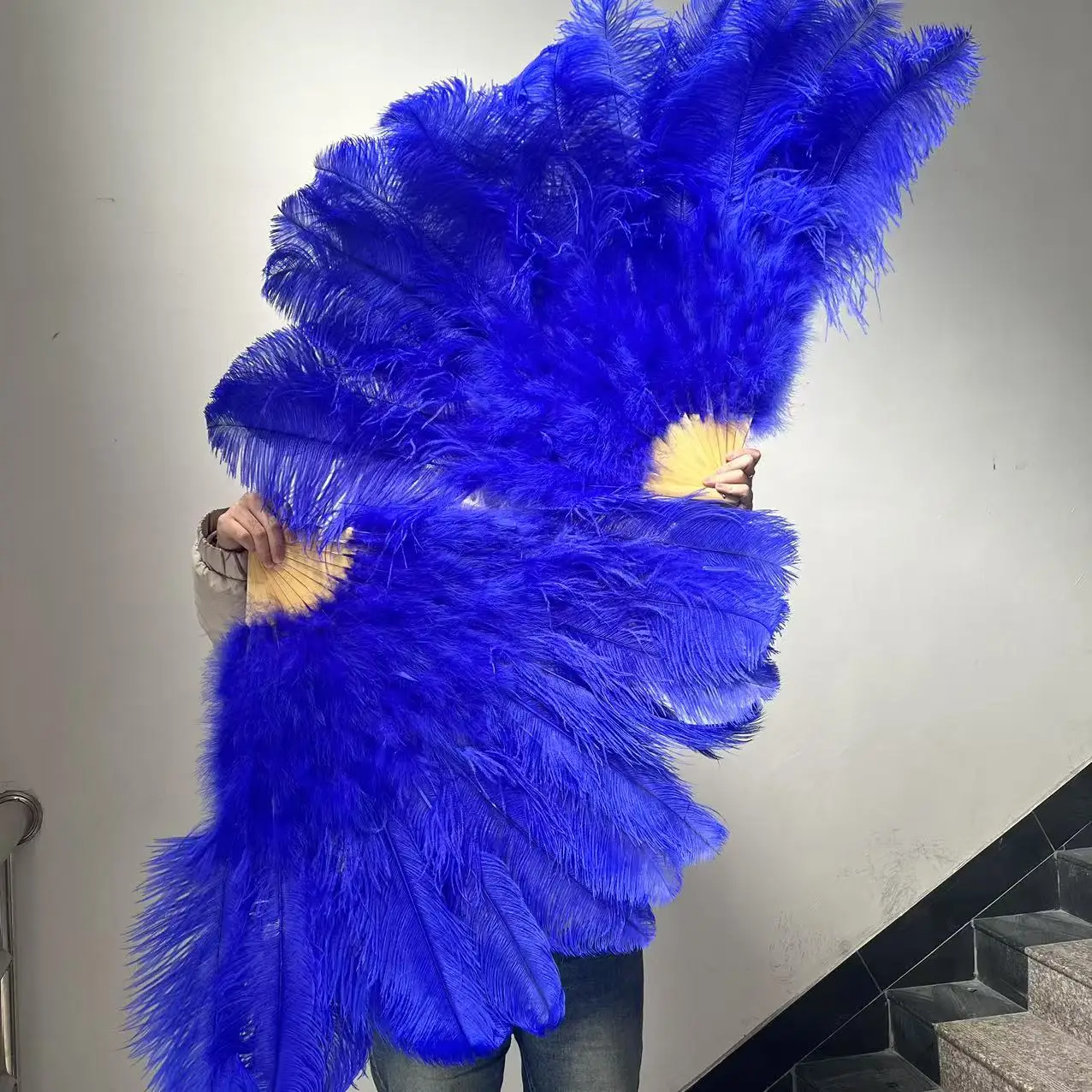 Royal Blue Ostrich Feather Fan 130CM Foldable 13Bone Handheld Fan for Wedding Stage Performance Party Carnival Decoration ﻿