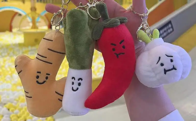 

Food Plush Keychain Soft Vegetables Key Chain Backpack Pendant Food Key Ring Cartoon Simulation Garlic Pepper Plushies Keychain